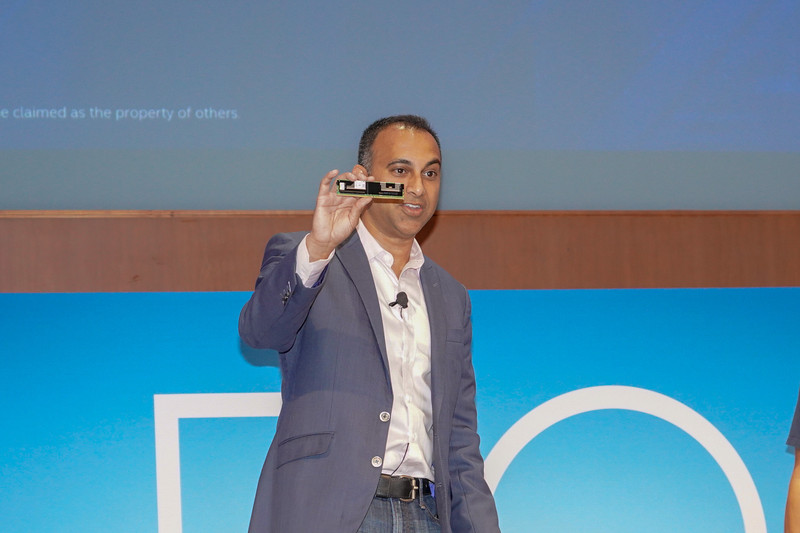 Optane DC Persistent Memoryを紹介するIntel 上級副社長 兼 データセンター事業本部 事業本部長 ナビーン・シャノイ氏