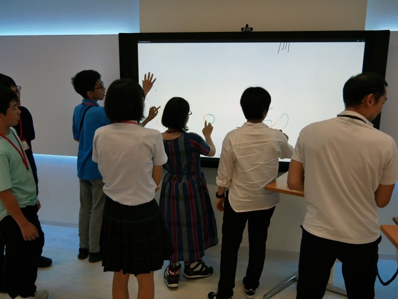 複数の人が書くことができるSurface Hubを体験