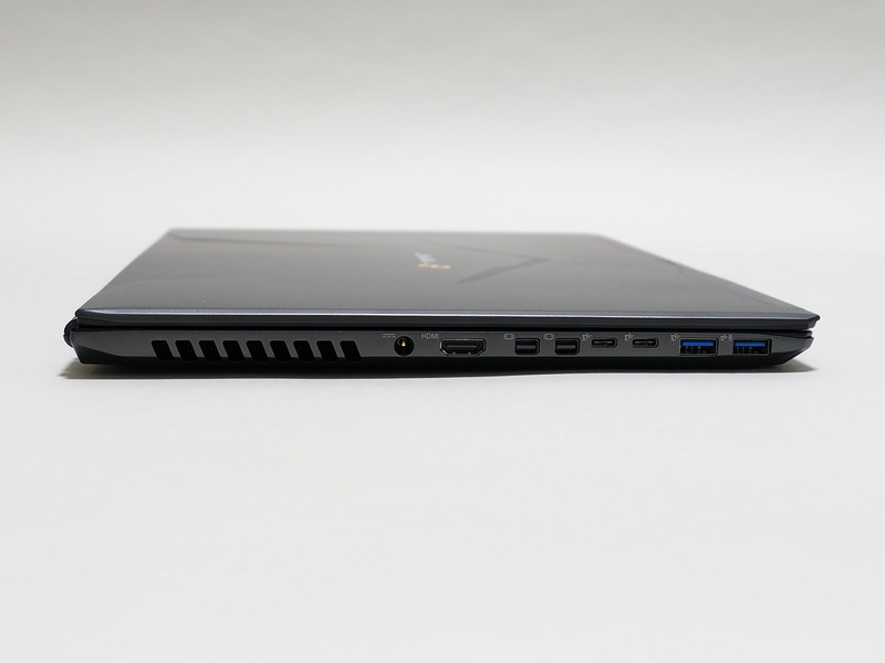左側面はDCジャック、HDMI出力、Mini DisplayPort×2、USB Type-C×2、USB Type-A×2