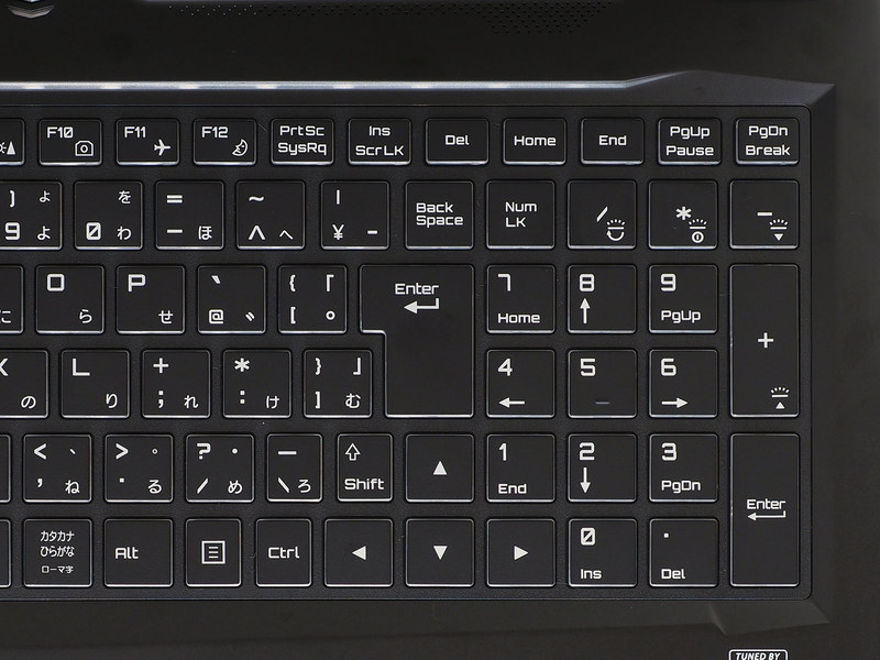 ノートPCでは仕方のないところだが、エンターキーから間隔あけずに10キーに続く