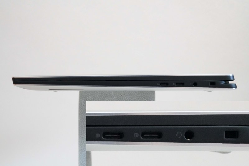本体右側面。左からUSB 3.1 Type-C(USB 3.0、DisplayPort 1.2、Power Delivery)×2、ヘッドセットジャック×1、Nobleロックスロット×1が配置されている