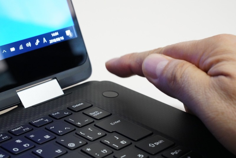 電源ボタンは指紋認証センサー一体型