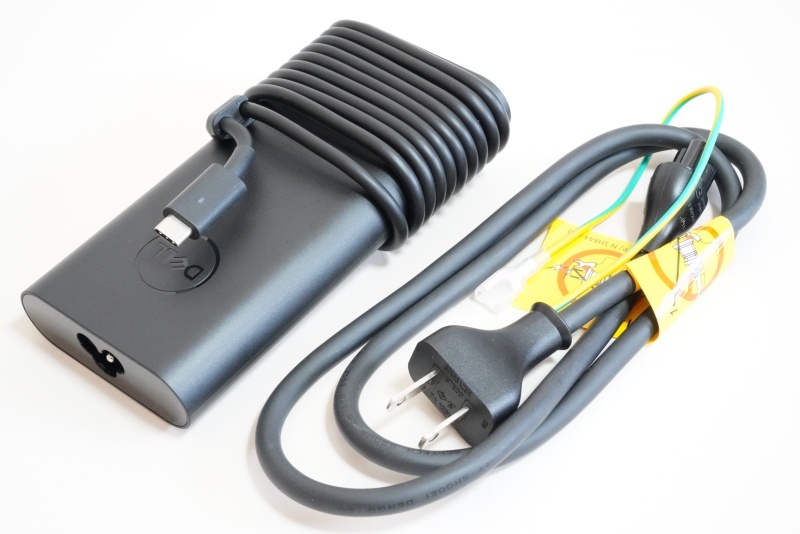 130W ACアダプタのコード長は実測約180cm、電源ケーブルのコード長は実測約90cm