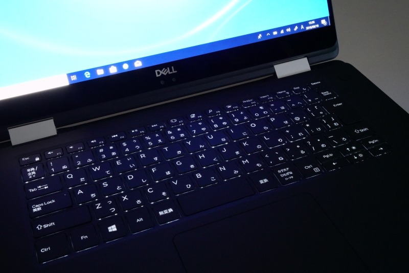 バックライトを内蔵。明るさは2段階に調節できる。もちろん消灯可能