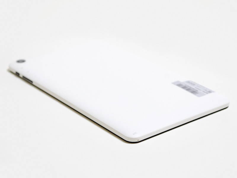 右/下。右側面には電源ボタンと音量±ボタン。下側面にはなにもない