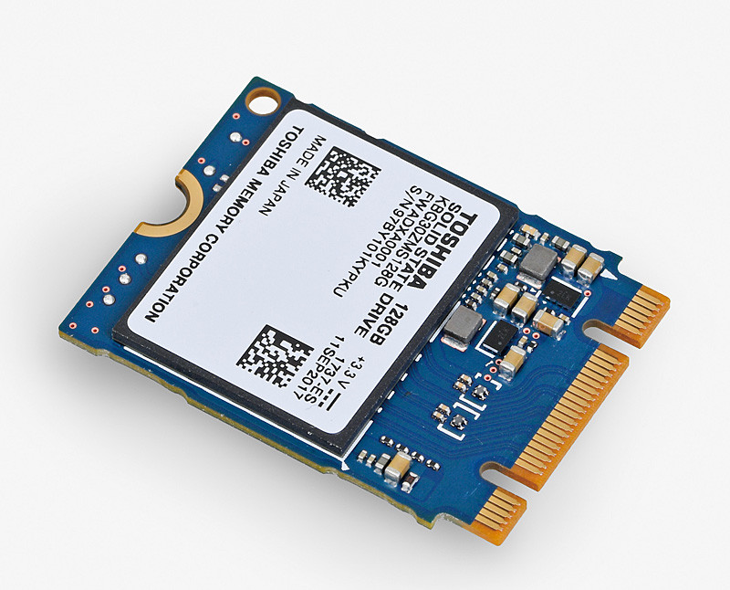 東芝メモリが開発しているSSD「BG3」。NANDチップとコントローラは1パッケージ化されている。PCのメインメモリの一部をキャッシュとして利用するのも特徴だ