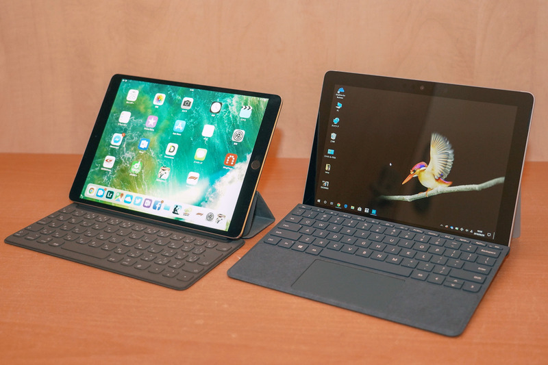 iPad Pro 10.5型(左)とSurface Go(右)