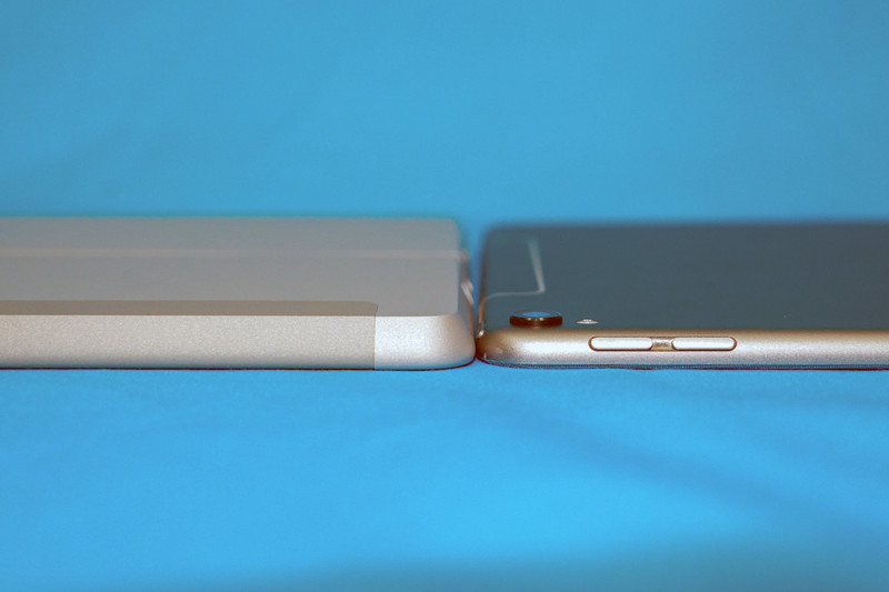 厚さはiPad Proのほうが薄い、ただし、カメラの出っ張りは気になる