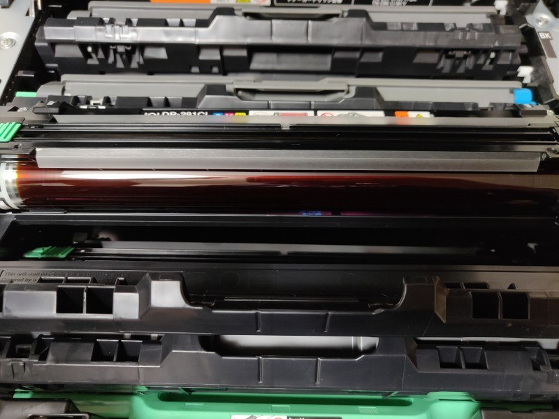 感光ドラム。約15,000ページ印刷可能とされている。4個パックで実売約8,700円前後と、意外にもリーズナブル