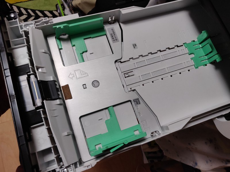 用紙トレーに250枚の紙がポンと収納できるのはホントにラク