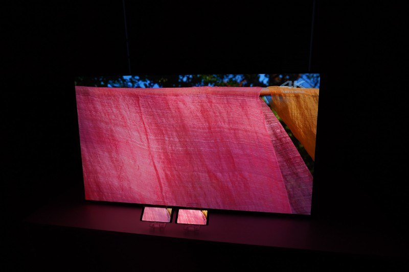 左が旧Xperia、右がOLEDのXperia XZ3。JPEGも読者がご覧になっているPCもHDRではないため、差が分かりにくいが肉眼でみると、右側のXperia XZ3がOLEDのテレビに近い発色だったことがわかった