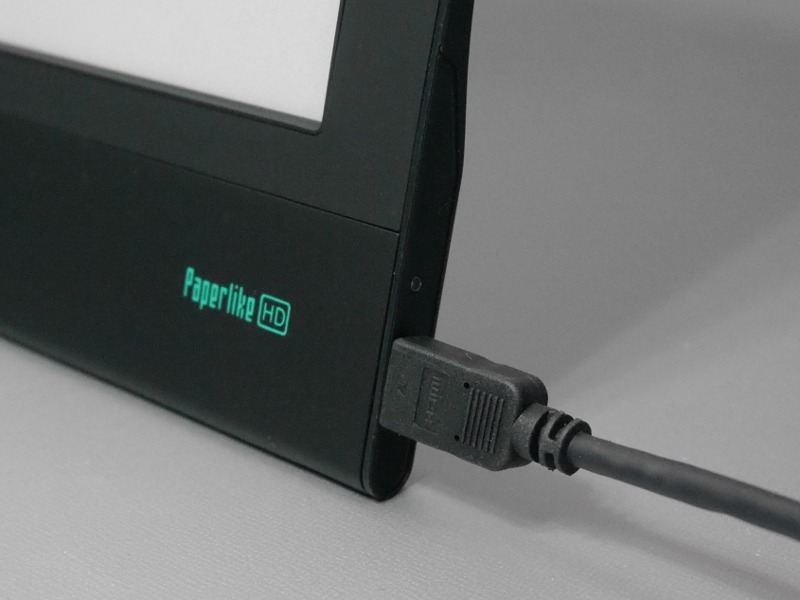 本体側に接続するケーブルはこのMini HDMI×1のみ