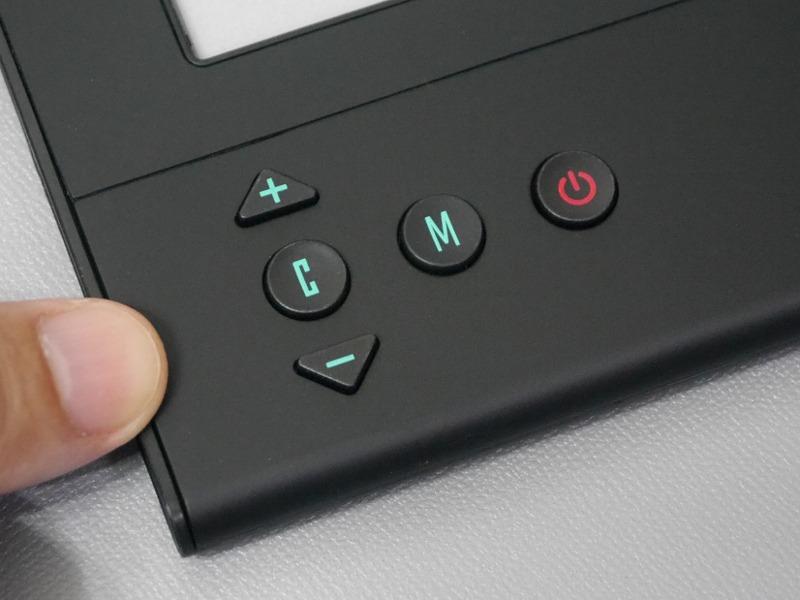 C(Clear)は残像を消すボタン、M(Mode)はモード切替ボタン。上下の＋－はコントラスト調整に使う