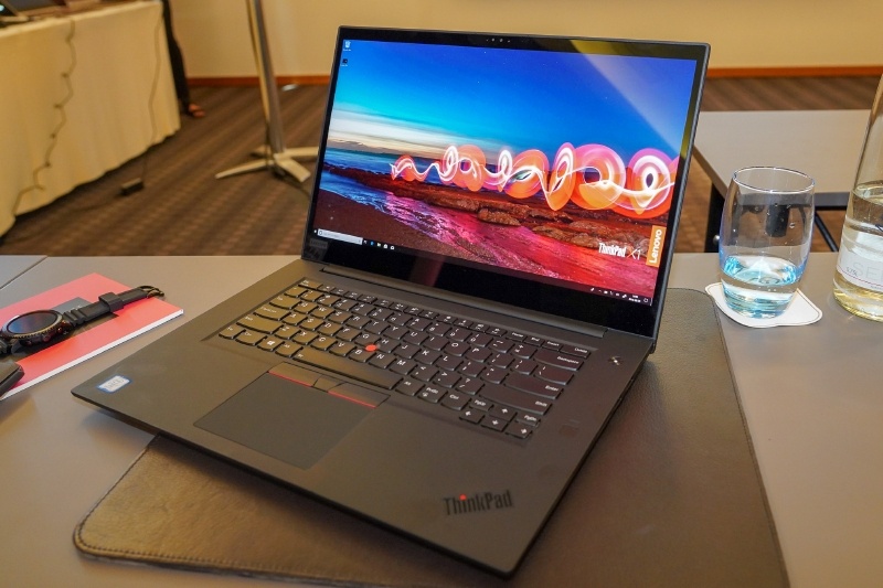 ThinkPad X1 Extreme、15.6型4K UHDないしはフルHDのIPS液晶を採用している