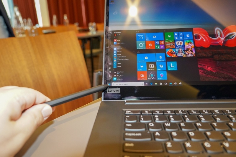 AES 2.0に対応したペンで操作が可能だった(なおペンはLenovo製ではなく筆者の私物)