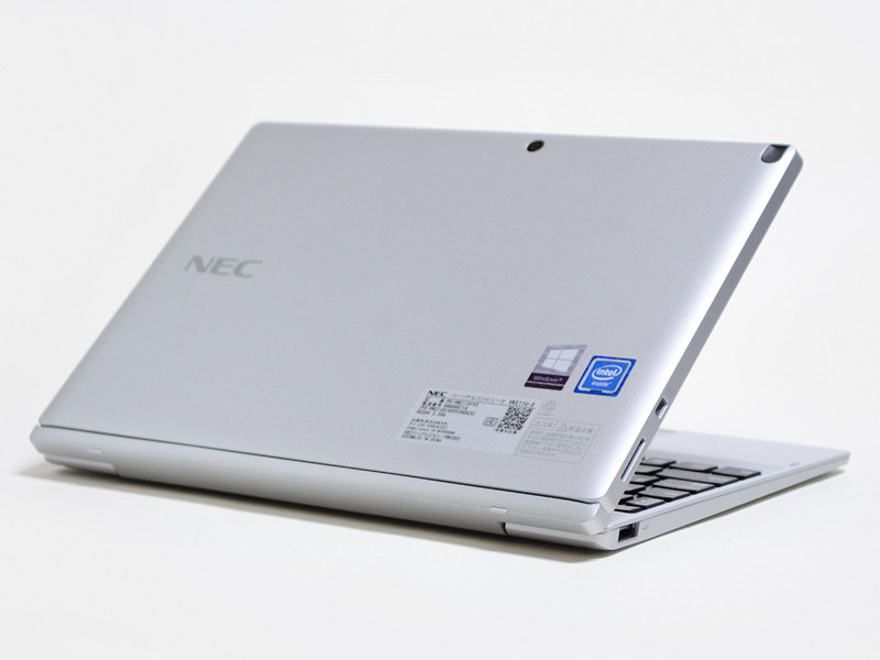 合体時斜め後ろから。キーボード側面、逆側の同じ位置にもう1つUSB 2.0がある