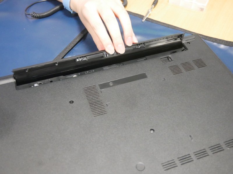 最後にバッテリを取り付けて完成