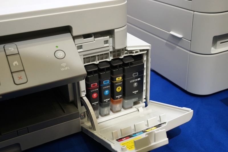 各カートリッジは前面に