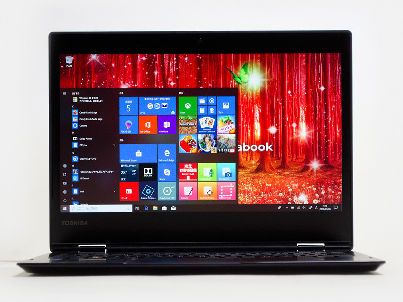 パネルは非光沢。中央上に約92万画素前面Webカメラ