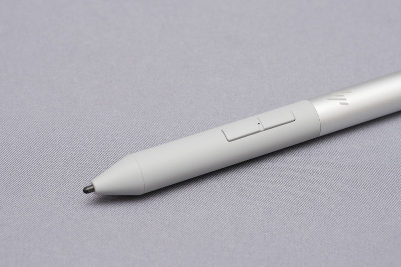 4,096段階の筆圧検知に対応しており、ペン先も細く、なめらかな入力が可能
