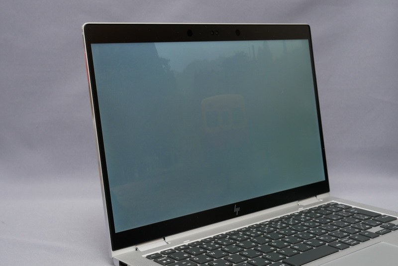 横からの視認性を低下させる「覗き見防止機能」も、従来モデルから引き続き搭載。覗き見防止機能を有効にすると、横からはほぼ表示内容がわからなくなる