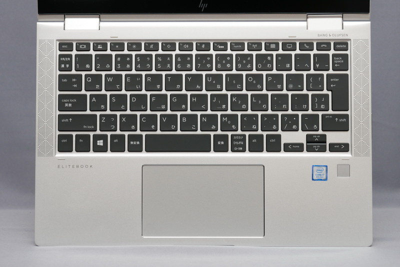 アイソレーションタイプのキーボードは、従来モデルとほぼ同じ仕様で、配列も標準的だ