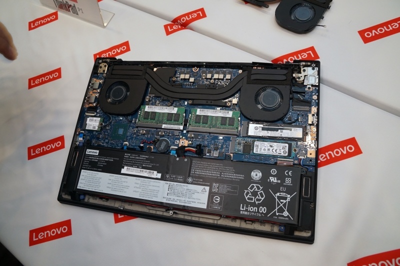 ThinkPad X1 Extremeの基板。メモリはハンダづけされたものではなく、SO-DIMMスロットを2基使用