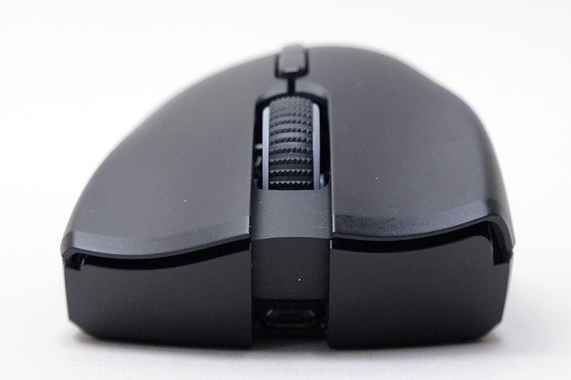 前面。Micro USBがある