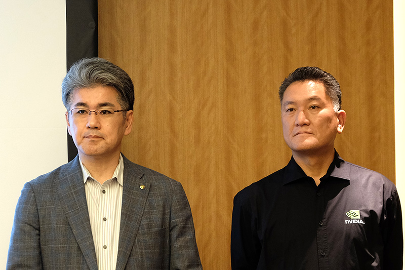 左からヤマハ発動機株式会社 先進技術本部 研究開発統括部長 村松啓且氏、エヌビディア合同会社 インダストリー事業部 事業部長 斉藤弘樹氏