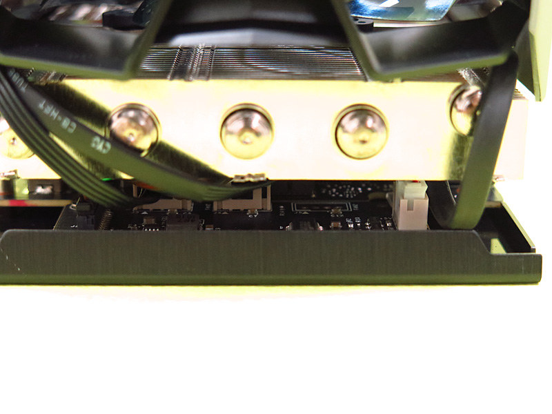 ファンとLED制御は別基板のようだ