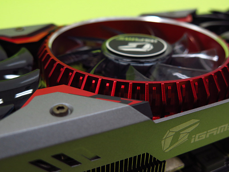 ファンカバーの意匠はなかなかだ