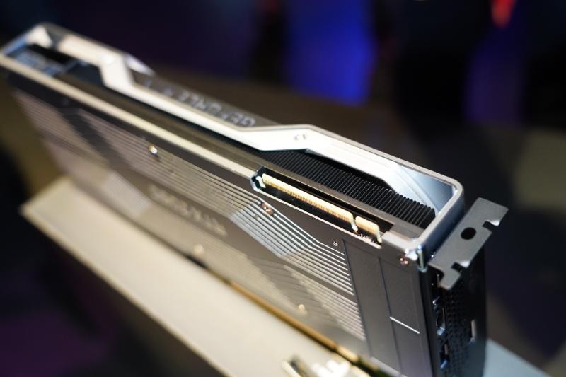 NVLinkのコネクタ(GeForce RTX 2080 Ti)
