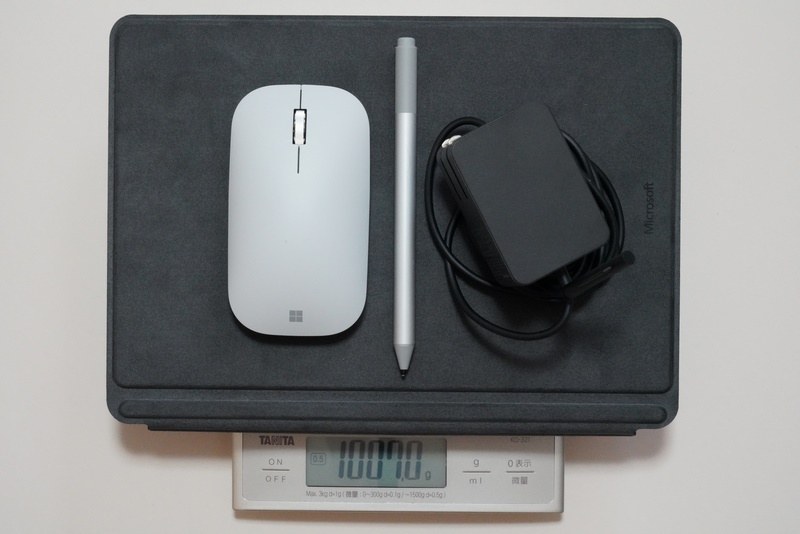 Surface Go本体、Surface Go タイプカバー、Surfaceペン、Surfaceモバイルマウス、24W 電源アダプターの合計重量は実測1007g