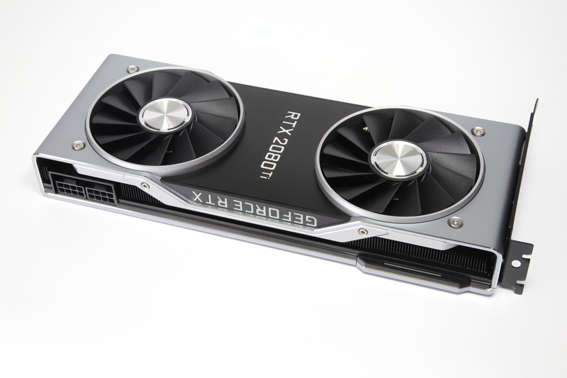 90mmファンを2基搭載するGPUクーラーを搭載。ファンの風は基板の上下に抜けるかたちとなっている