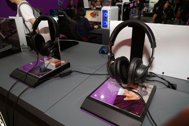 Cooler MasterブースではPCケース、CPUクーラー、キーボード、マウスなどを展示