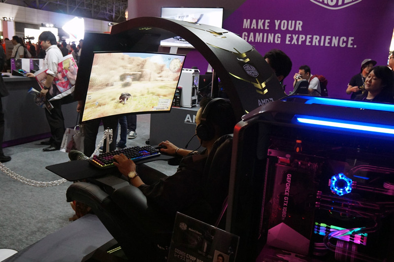 Cooler MasterブースではPCケース、CPUクーラー、キーボード、マウスなどを展示