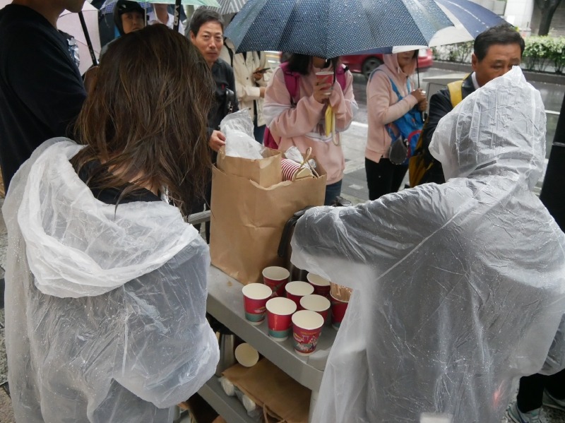 恒例のスターバックスのコーヒーサービス