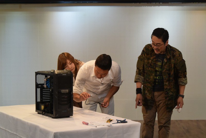 ケーブル接続も初体験となるみやぞん氏にとっては難しく感じられているよう。。。