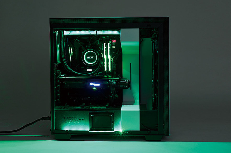 効果的にドレスアップ。ファンとRGB LEDを制御するコントローラをケース内に標準装備。マグネットで着脱できるLEDテープも2本標準で同梱しており、内部を効果的にドレスアップできる