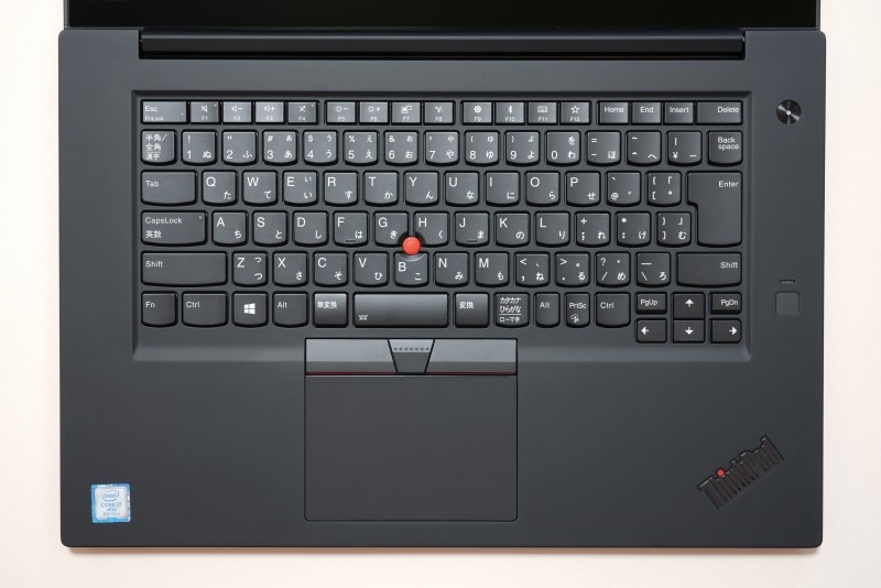 キーボード面。購入時にプラス1,080円で英語キーボードも選択できる