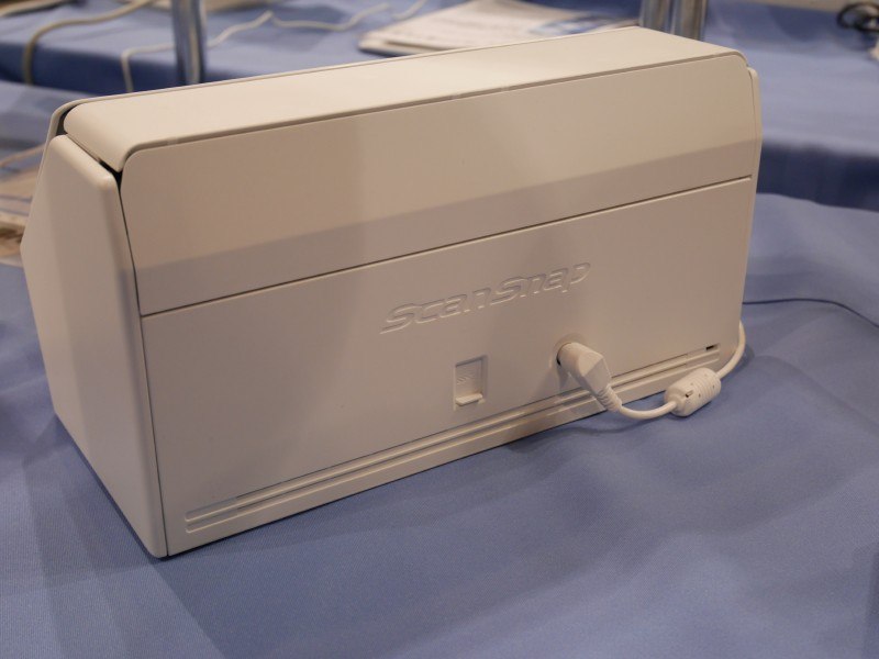 USBポート未使用時はカバーで隠せるようになっている