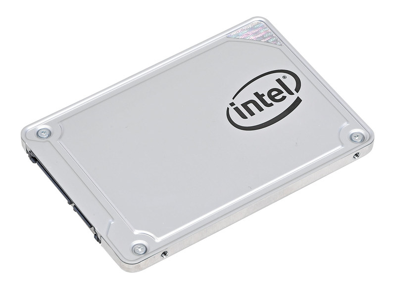 Intel SSD 545s SSDSC2KW512G8X1。【CPUと合わせてIntelで!】SSDも信頼性第一で5年保証のIntel製を選んだ。Intelの第2世代（64層）3D NANDを採用しており、耐久性に優れ、ユーティリティも使いやすい
