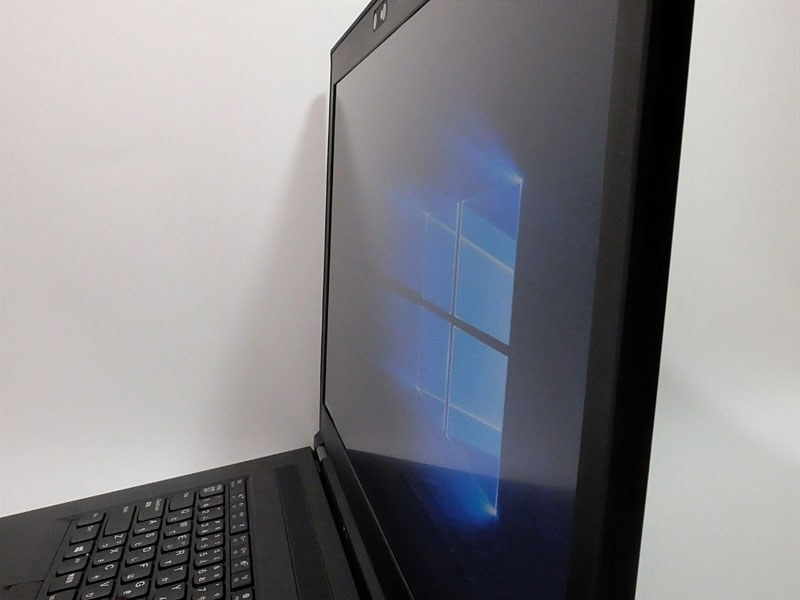 IPSパネルを採用するため、視野角はかなり広い