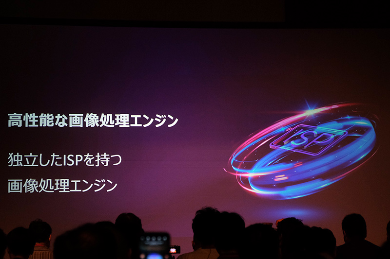 前面カメラもダブルレンズAIカメラ