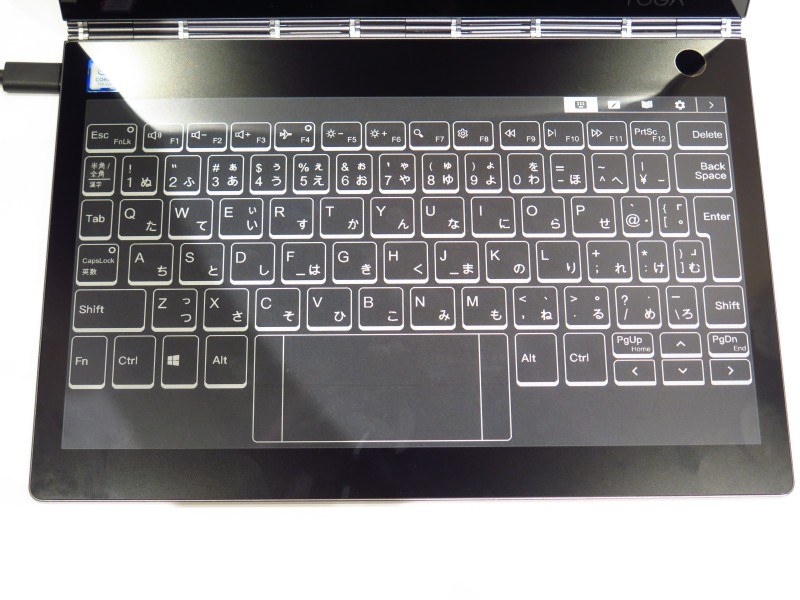 キーボードはE Inkで表示。従来と同様、タッチタイピング時のユーザーのクセを学習する「タイピングエラーコレクション」を搭載するが、新たに、ユーザーが目で見て入力しているときは学習しないモードを備えた。また、多言語にも対応した