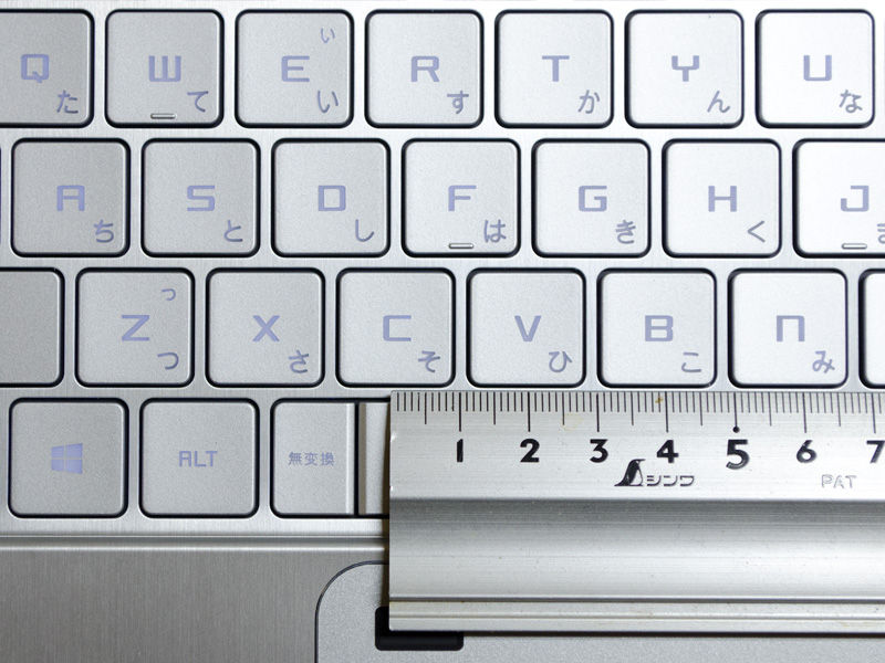 キーピッチは実測で約19mm