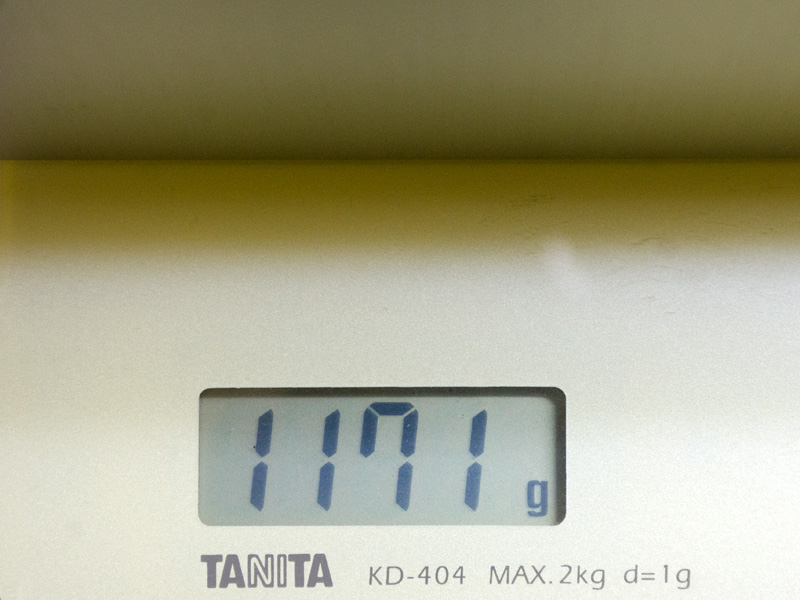 重量は実測で1,171gと、若干仕様よりも軽い