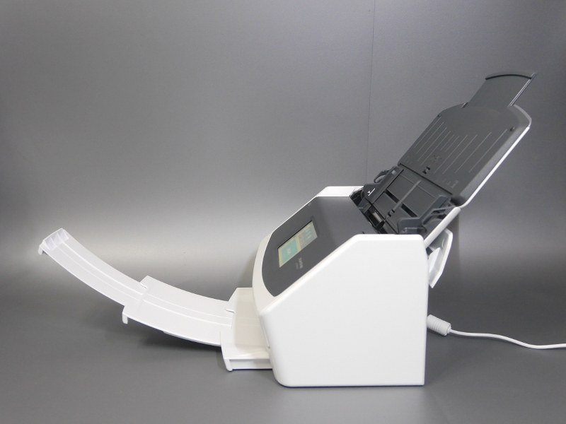 トレイ類を展開した状態。奥行きは約494mmとかなりある