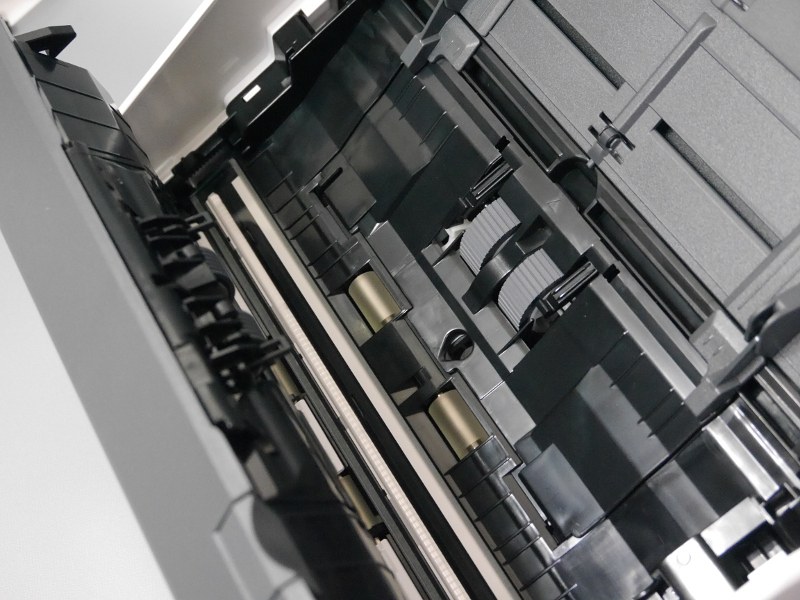 ローラー部は、オプション品(FI-CX50R)が共通であることからして、iX500とまったく同じ構造のようだ