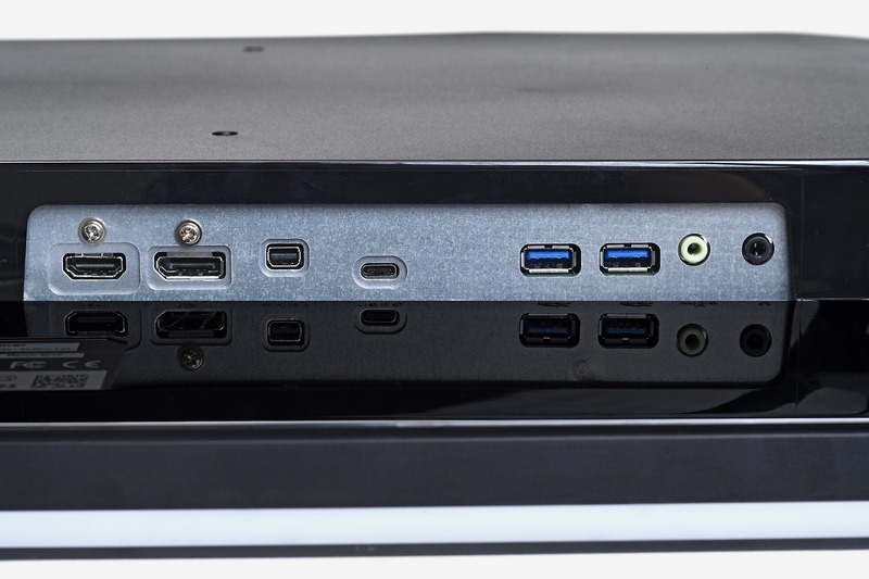 HDMI 2.0、DisplayPort 1.2、Mini DisplayPort 1.2、USB Type-C(DP Altモード)という豊富なインターフェイスを装備